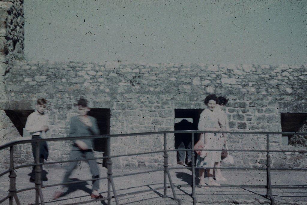 1961  Madame DARTHENAY en voyage à St Malo